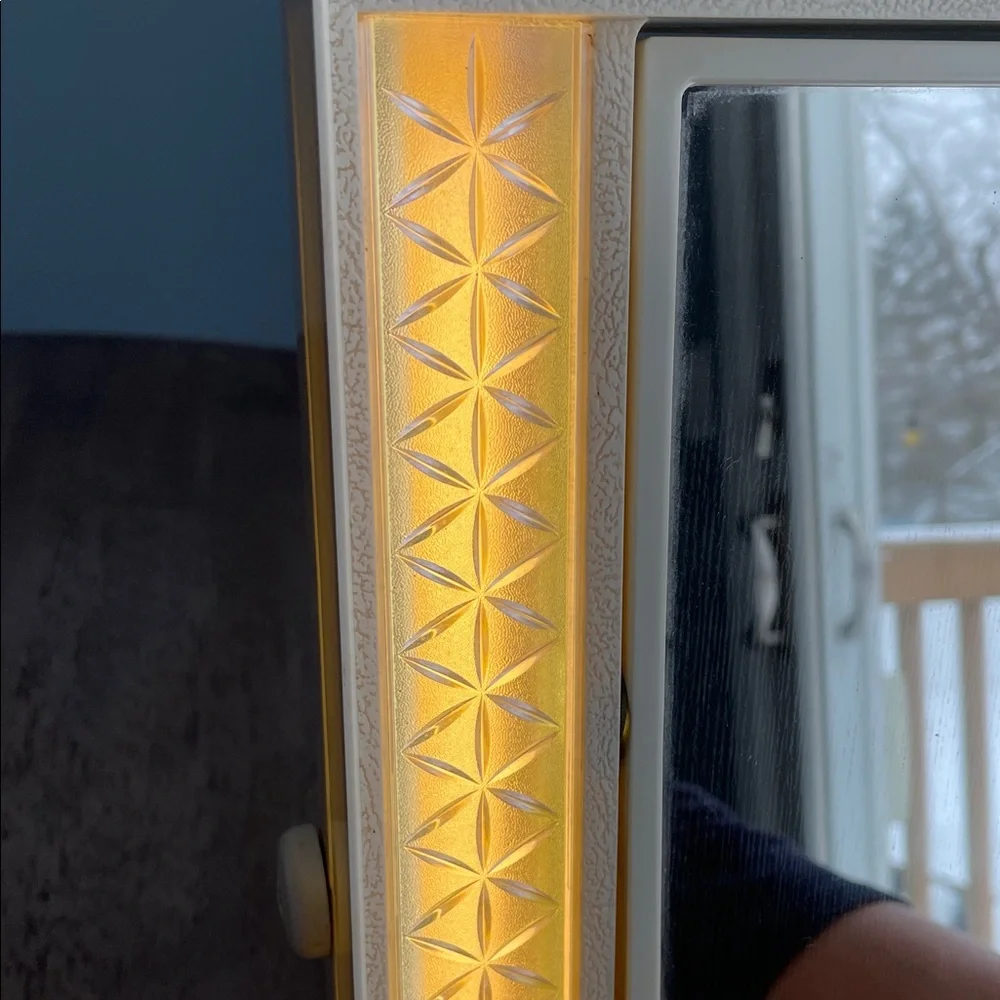 Vintage GE Lighted Make-up Mirror